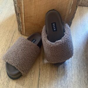 Roam Sherpa shoes